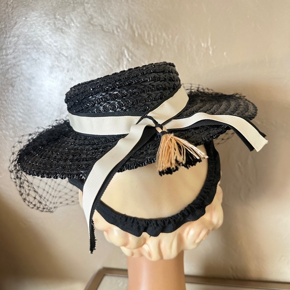 MARVELOUS 1940s\' BLACK STRAW TILT HAT WITH CREAM GROSGRAIN BAND/TASSELS + VEIL main image 8